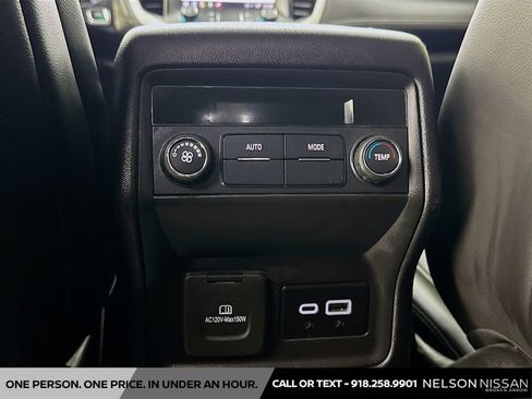 Used 2023 GMC Acadia SLT AWD/4WD image 26