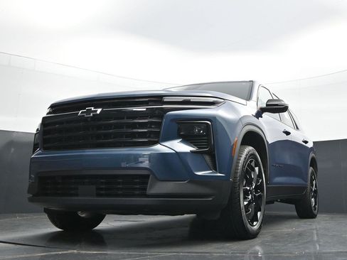 Used 2024 Chevrolet Traverse LT w/ Midnight/Sport Edition FWD image 24