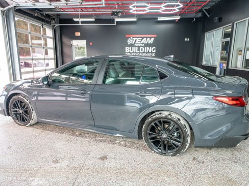 Used 2025 Toyota Camry SE w/ Convenience Package image 2