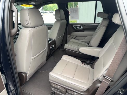 Used 2022 GMC Yukon SLT w/ SLT Luxury Package AWD/4WD image 12