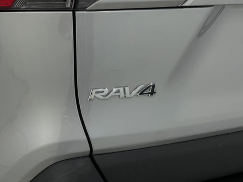 Used 2021 Toyota RAV4 LE w/ Carpet Mat Package (TMS) AWD/4WD image 37
