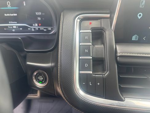 Used 2023 Chevrolet Tahoe Premier AWD/4WD image 32