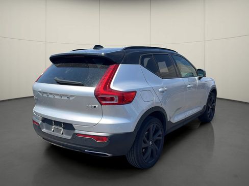 Used 2019 Volvo XC40 T5 R-Design AWD/4WD image 6