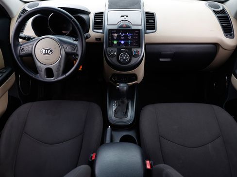Used 2011 Kia Soul ! image 2