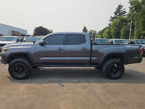 Used 2021 Toyota Tacoma TRD Off-Road AWD/4WD image 4