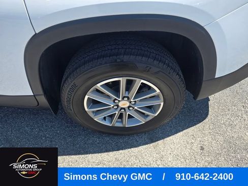 Used 2023 Chevrolet Traverse LT w/ Rear Camera Mirror Package AWD/4WD image 39