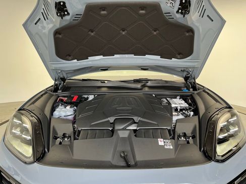 Used 2026 Porsche Cayenne E-Hybrid Coupe image 26