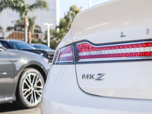 Used 2017 Lincoln MKZ Reserve image 11