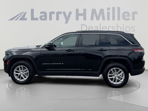 Used 2024 Jeep Grand Cherokee Laredo X RWD image 2