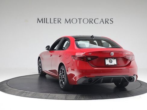 Used 2022 Alfa Romeo Giulia Veloce AWD/4WD image 5