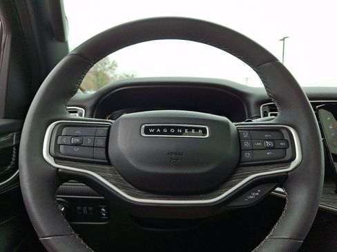 Used 2022 Jeep Wagoneer Series II w/ Premium Group I image 19