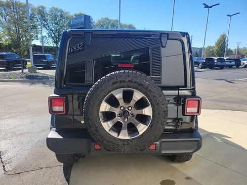 Used 2018 Jeep Wrangler Unlimited Sahara image 11