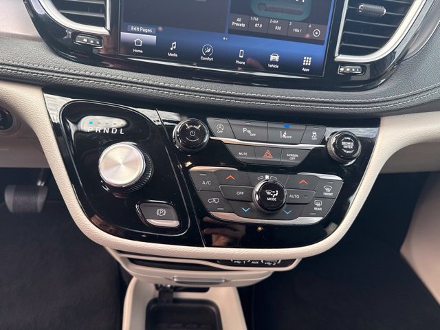 Certified 2024 Chrysler Pacifica Touring-L FWD image 17