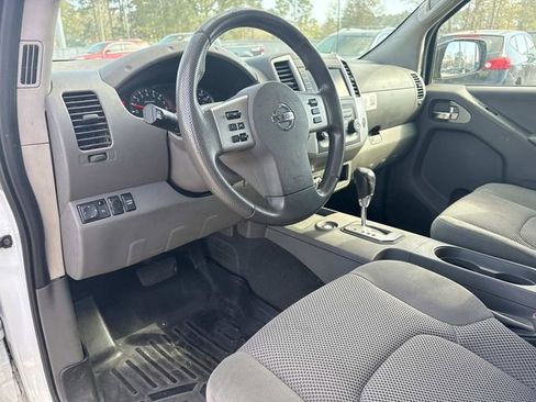 Used 2020 Nissan Frontier SV image 24