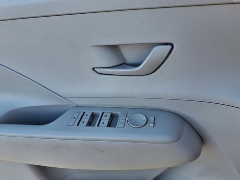 Used 2025 Hyundai Kona SEL image 17