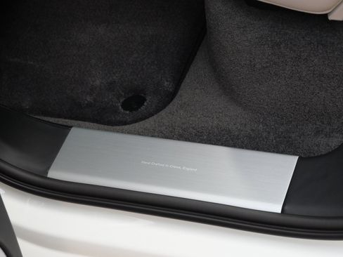 New 2025 Bentley Bentayga image 15