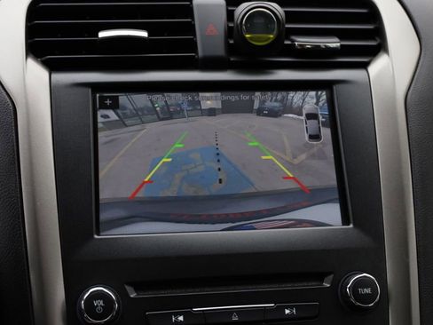 Used 2017 Ford Fusion SE w/ Fusion SE Technology Package image 38