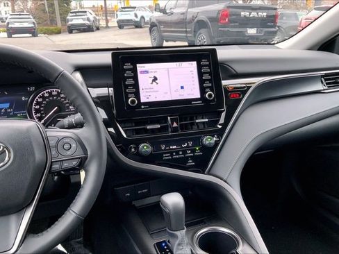 Used 2024 Toyota Camry SE image 5