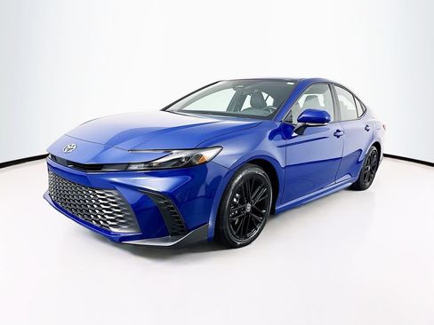 Used 2025 Toyota Camry SE FWD image 3