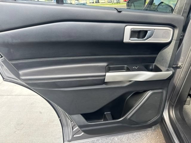 Used 2021 Ford Explorer Limited w/ Equipment Group 301A AWD/4WD image 16
