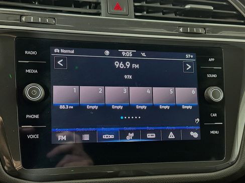 Used 2023 Volkswagen Tiguan SE AWD/4WD image 11