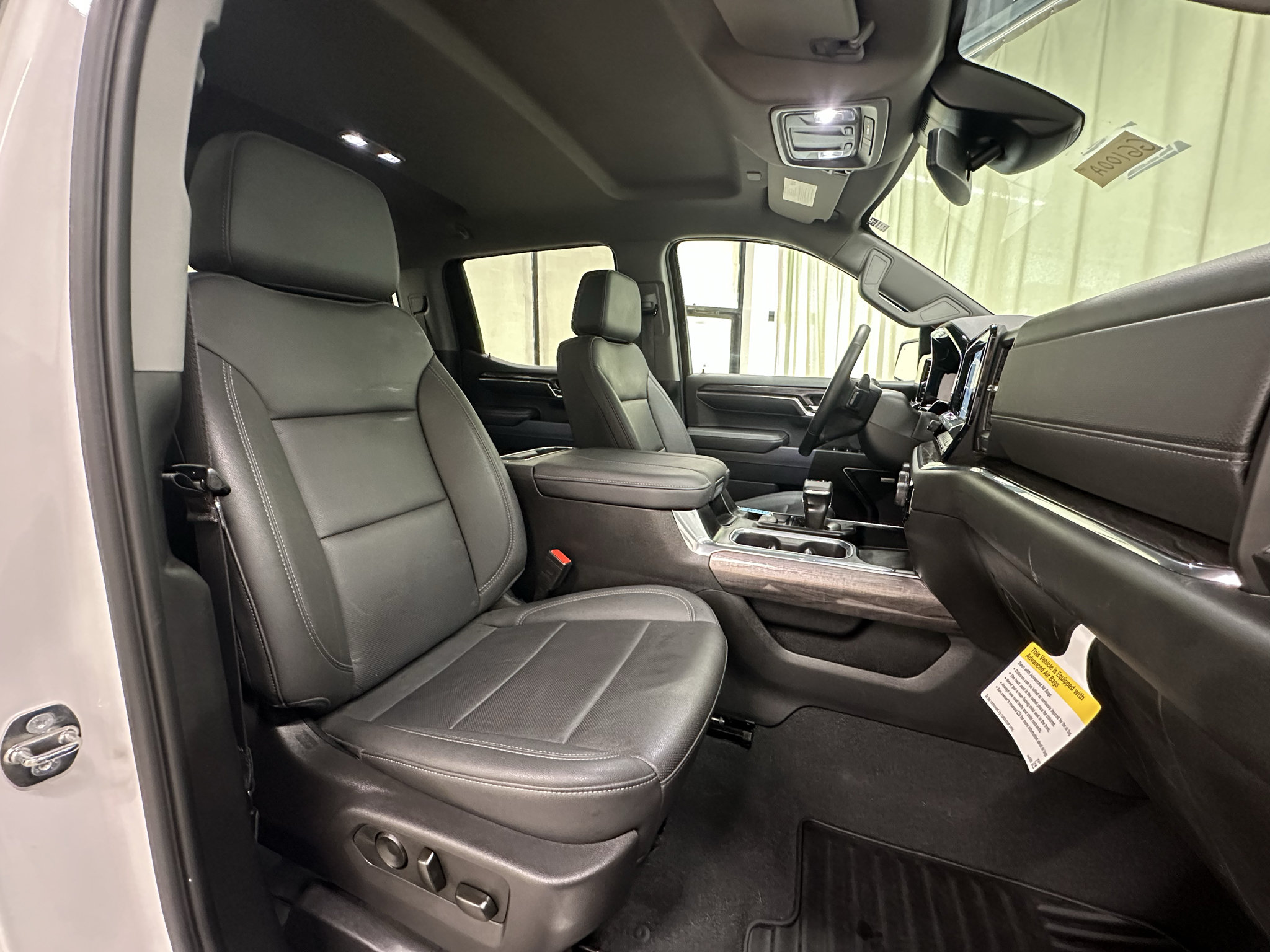 Used 2024 Chevrolet Silverado 1500 LTZ AWD/4WD image 15