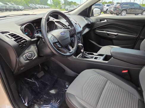 Used 2017 Ford Escape SE w/ SE Sport Appearance Package AWD/4WD image 29
