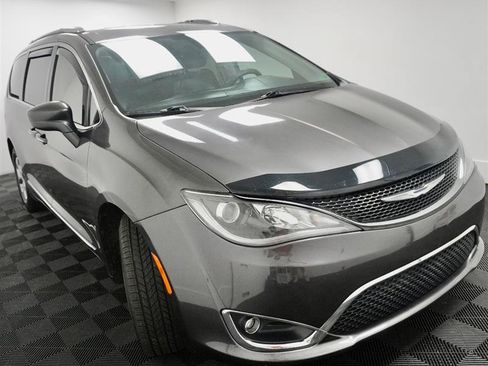 Used 2017 Chrysler Pacifica Touring-L Plus image 11