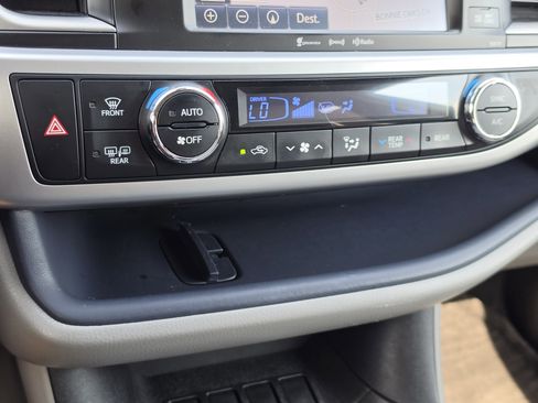 Certified 2018 Toyota Highlander XLE FWD image 24