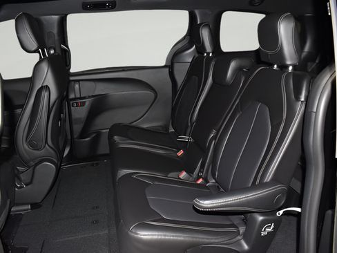 New 2026 Chrysler Pacifica Select w/ S Appearance Package FWD image 26