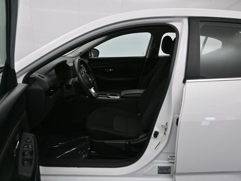 Used 2024 Nissan Sentra SV FWD image 20