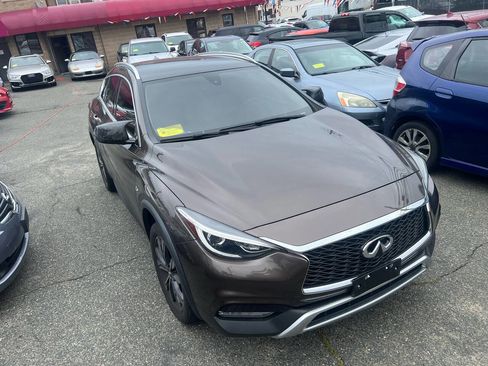 Used 2018 INFINITI QX30 Premium image 26