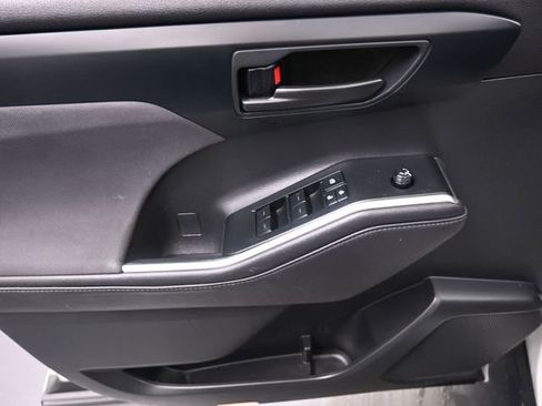 Used 2020 Toyota Highlander L image 13