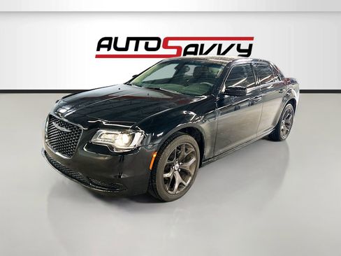 Used 2023 Chrysler 300 Touring w/ Sport Appearance Package RWD image 3