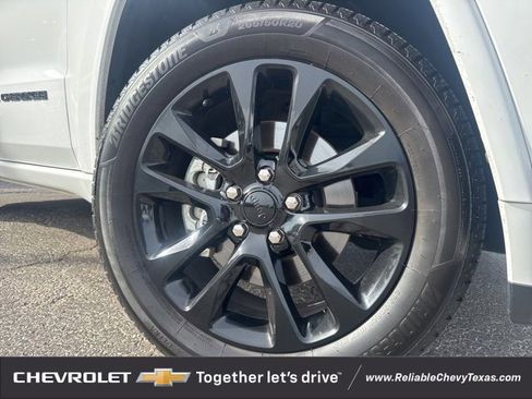 Used 2021 Jeep Grand Cherokee Laredo X image 31