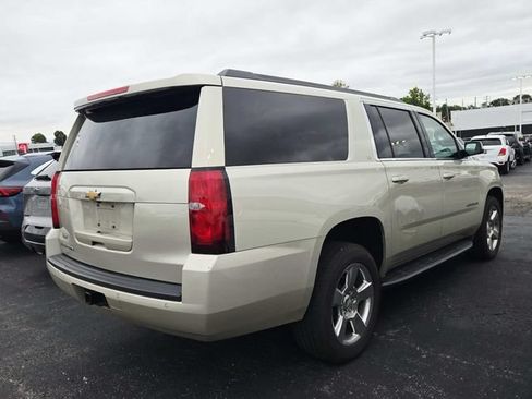 Used 2017 Chevrolet Suburban LT AWD/4WD image 3