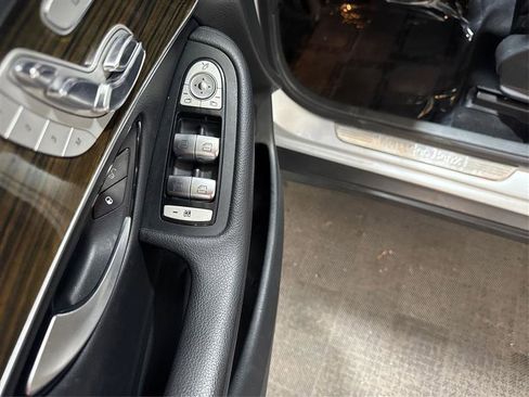 Used 2017 Mercedes-Benz GLC 300 4MATIC image 32