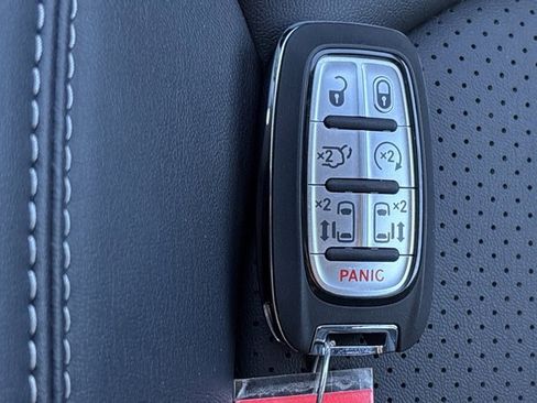 Used 2024 Chrysler Pacifica Touring-L w/ S Appearance Package image 43