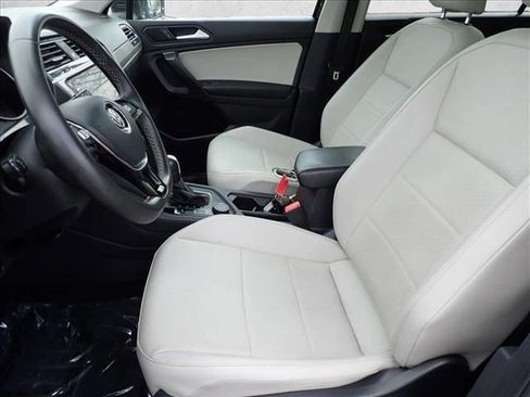 Used 2021 Volkswagen Tiguan SE w/ Panoramic Sunroof Package AWD/4WD image 11