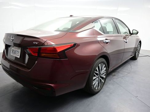Used 2024 Nissan Altima 2.5 SV FWD image 5