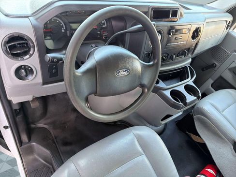 Used 2018 Ford E-350 and Econoline 350 Super Duty RWD image 3