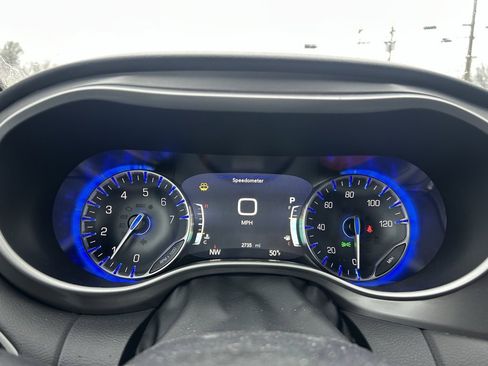 Used 2025 Chrysler Voyager LX image 21