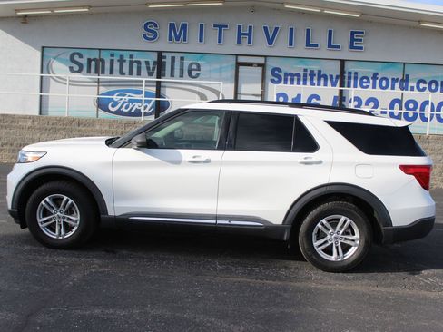 Used 2020 Ford Explorer XLT w/ Equipment Group 202A image 4