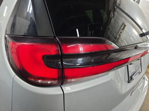 Used 2023 Chrysler Pacifica Touring-L FWD image 36