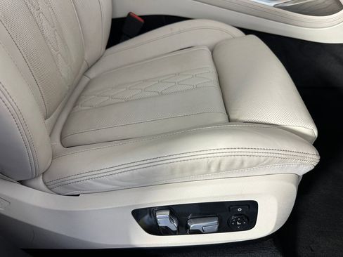 Used 2023 BMW X7 xDrive40i w/ Executive Package image 32