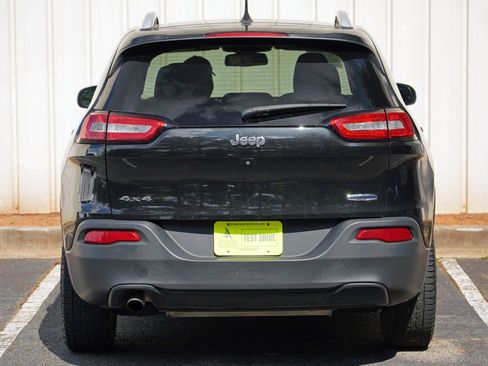 Used 2016 Jeep Cherokee Latitude w/ Cold Weather Group AWD/4WD image 50