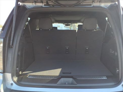 New 2026 Chevrolet Suburban Premier image 7