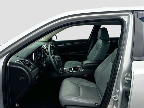 Used 2021 Chrysler 300 Touring w/ Sport Appearance Package image 21