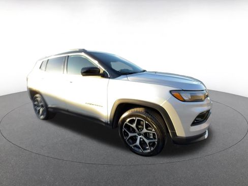 Used 2025 Jeep Compass Limited image 2