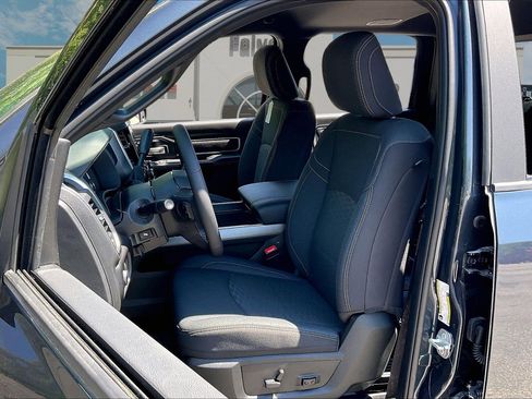 New 2026 RAM 3500 Big Horn AWD/4WD image 9